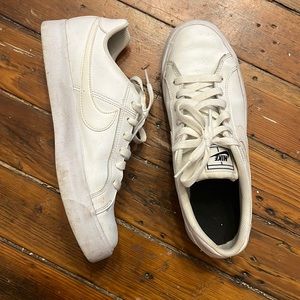 Nike white women’s shoes 8.5